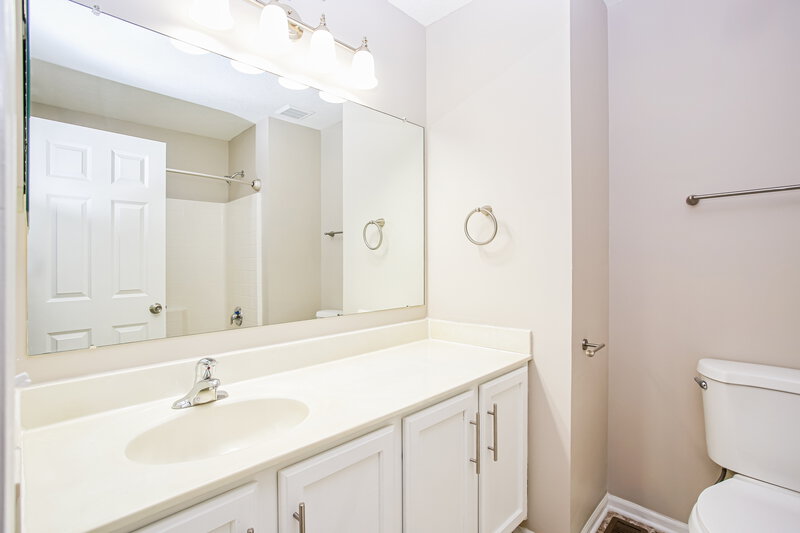 2,700/Mo, 2456 Ashpoint St Columbus, OH 43219 Bathroom View