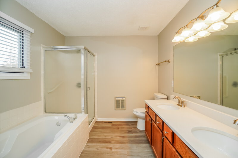 2,185/Mo, 95 Bridgeport Way Delaware, OH 43015 Main Bathroom View