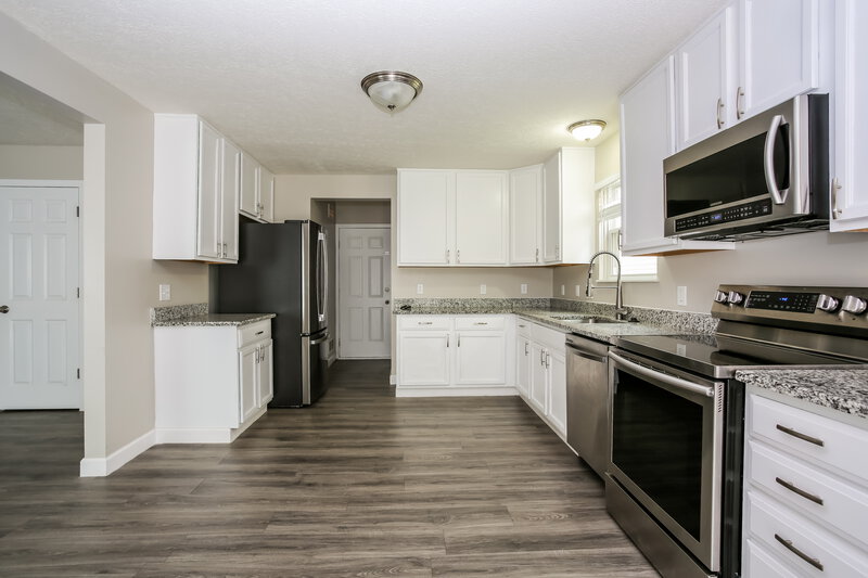 2,230/Mo, 6829 Riding Trail Dr Canal Winchester, OH 43110 Kitchen View 2