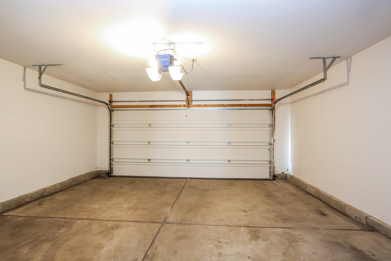 2,230/Mo, 6829 Riding Trail Dr Canal Winchester, OH 43110 Garage View