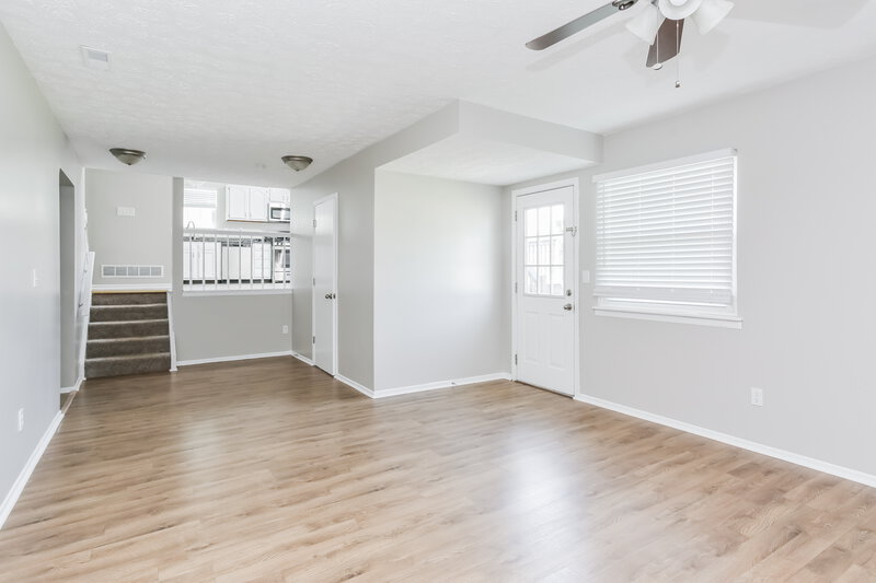 2,990/Mo, 6956 Bennell Dr Reynoldsburg, OH 43068 Living Room View