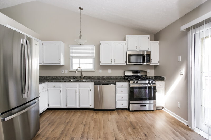 2,990/Mo, 6956 Bennell Dr Reynoldsburg, OH 43068 Kitchen View 2