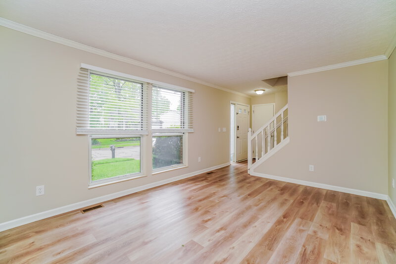 2,240/Mo, 826 Lindenhaven Rd Columbus, OH 43230 Living Room View