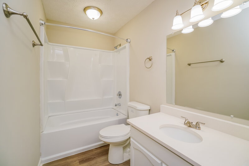 2,240/Mo, 826 Lindenhaven Rd Columbus, OH 43230 Bathroom View