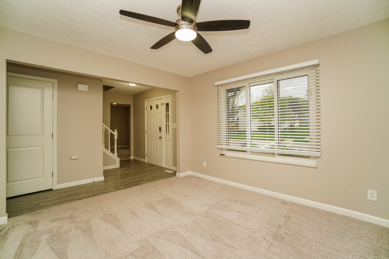 2,510/Mo, 145 Timber Ridge Dr Pickerington, OH 43147 Living Room View 2