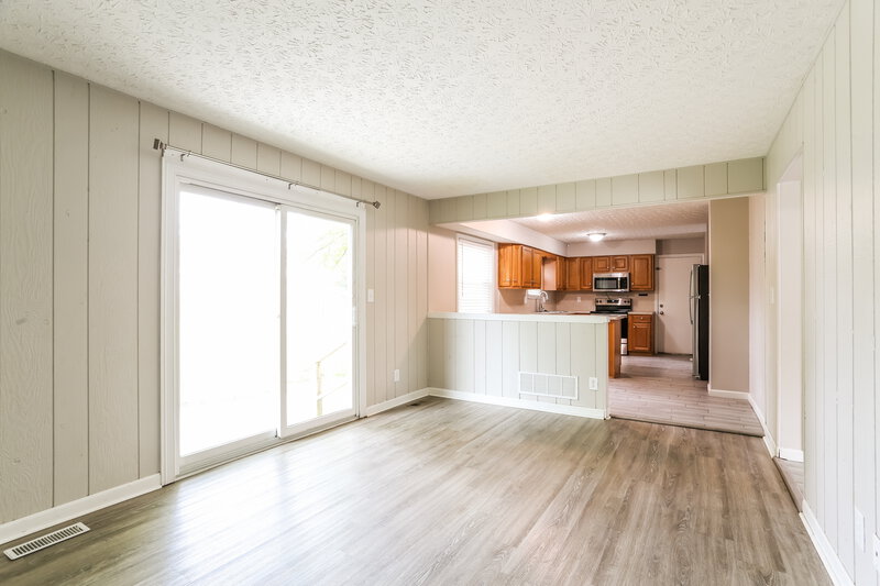 2,600/Mo, 145 Timber Ridge Dr Pickerington, OH 43147 Living Room View 2