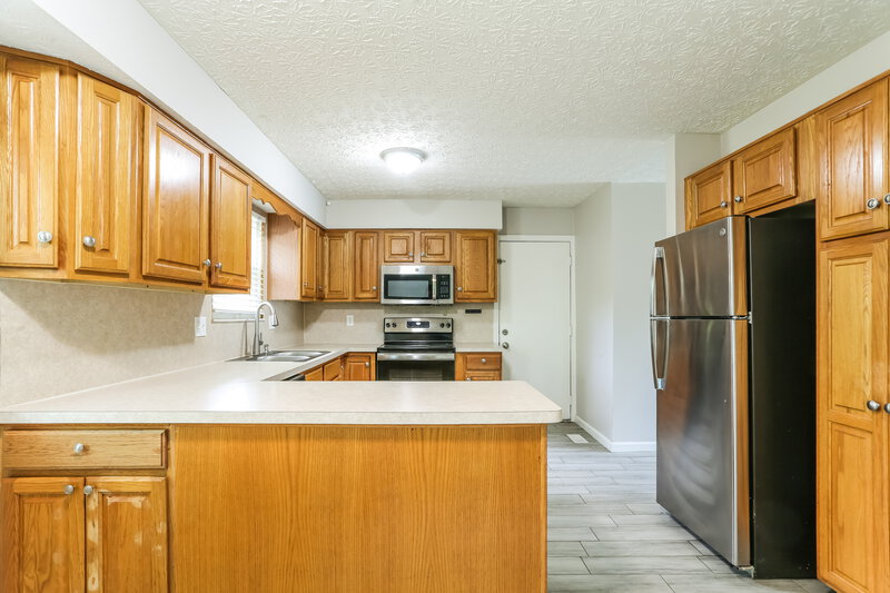 2,600/Mo, 145 Timber Ridge Dr Pickerington, OH 43147 Kitchen View 2