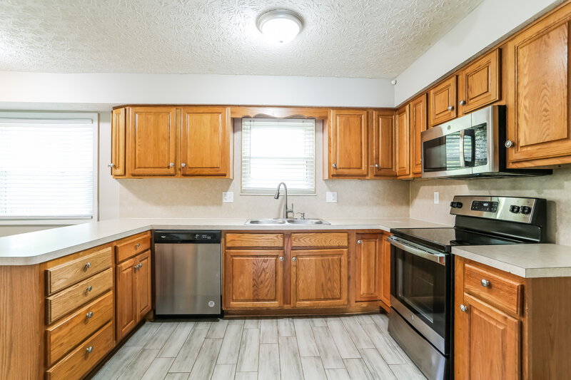 2,600/Mo, 145 Timber Ridge Dr Pickerington, OH 43147 Kitchen View 4