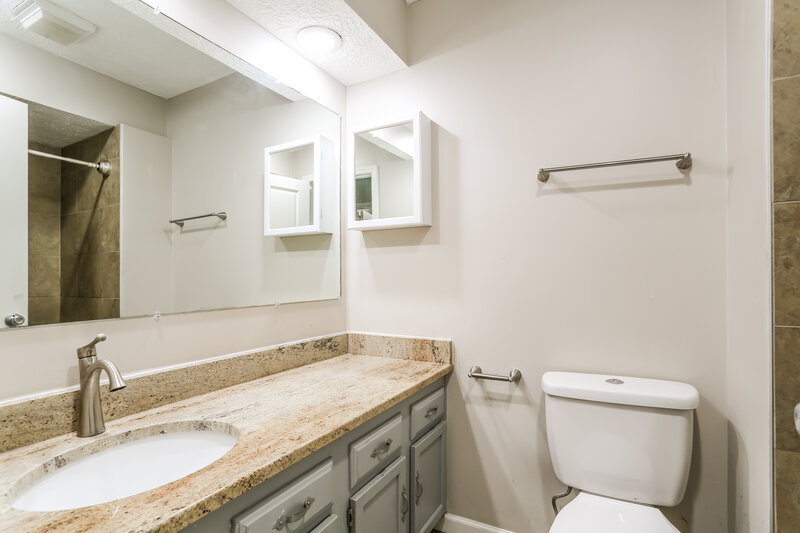 2,600/Mo, 145 Timber Ridge Dr Pickerington, OH 43147 Main Bathroom View