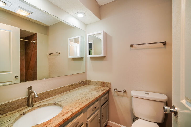 2,510/Mo, 145 Timber Ridge Dr Pickerington, OH 43147 Main Bathroom View