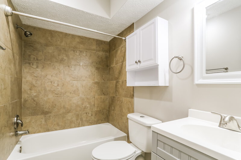2,600/Mo, 145 Timber Ridge Dr Pickerington, OH 43147 Bathroom View
