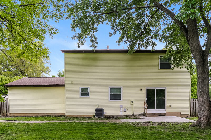 2,600/Mo, 145 Timber Ridge Dr Pickerington, OH 43147 Rear View