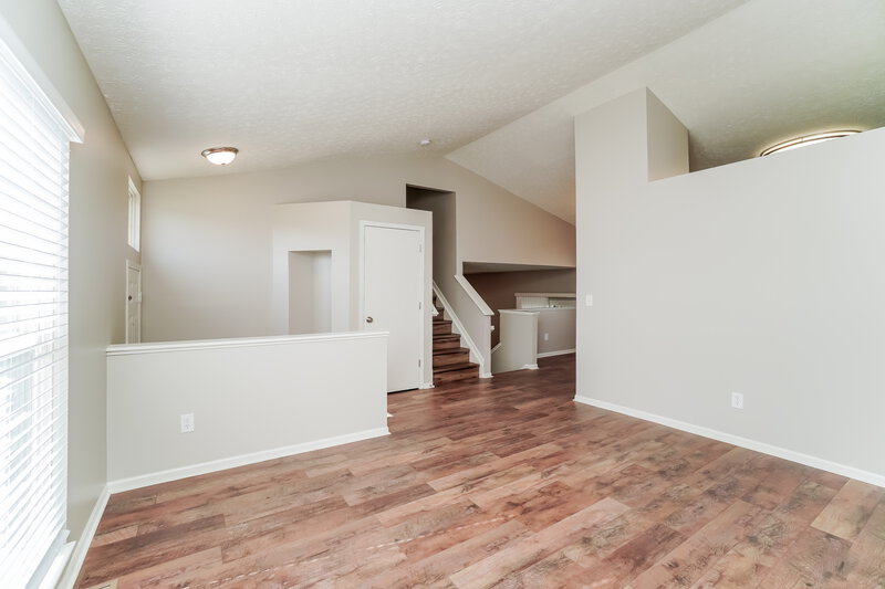 3,630/Mo, 5664 Dashshund Ct Columbus, OH 43232 Living Room View 2