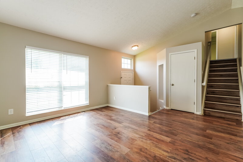 2,395/Mo, 5664 Dashshund Ct Columbus, OH 43232 Living Room View