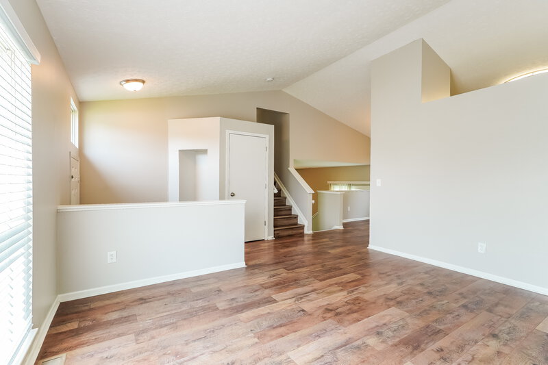 2,395/Mo, 5664 Dashshund Ct Columbus, OH 43232 Living Room View 2