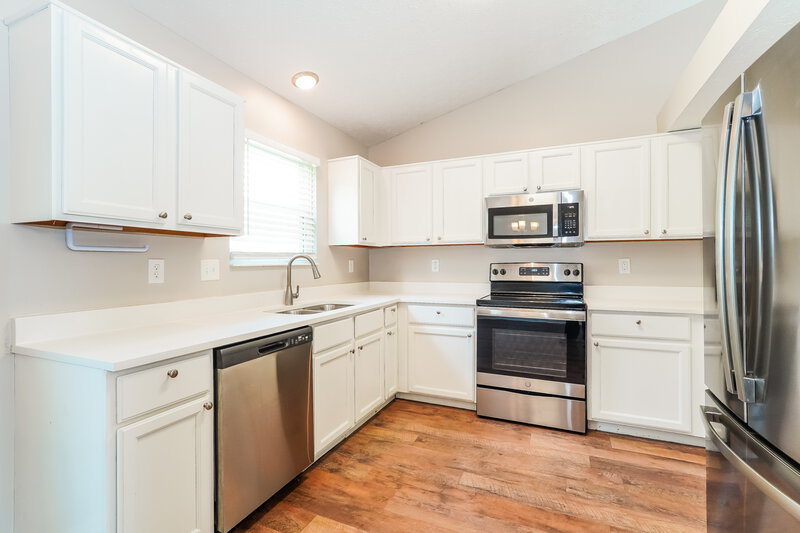 2,395/Mo, 5664 Dashshund Ct Columbus, OH 43232 Kitchen View 2