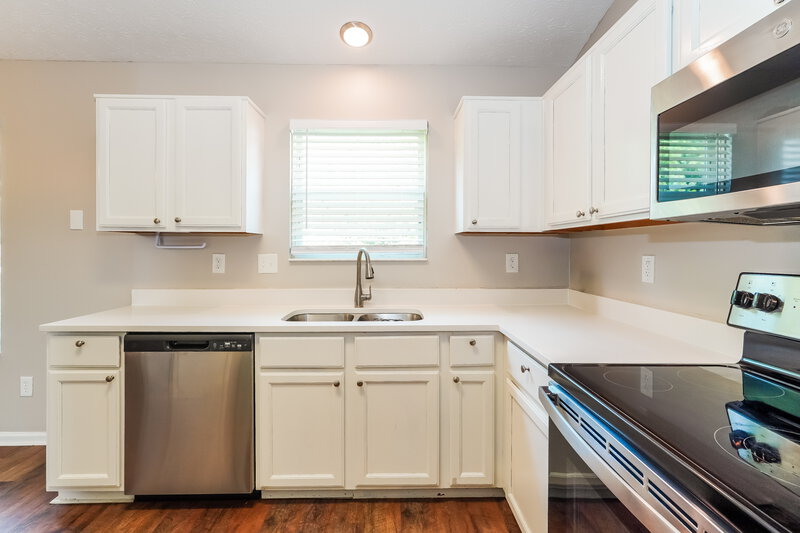 2,395/Mo, 5664 Dashshund Ct Columbus, OH 43232 Kitchen View 3