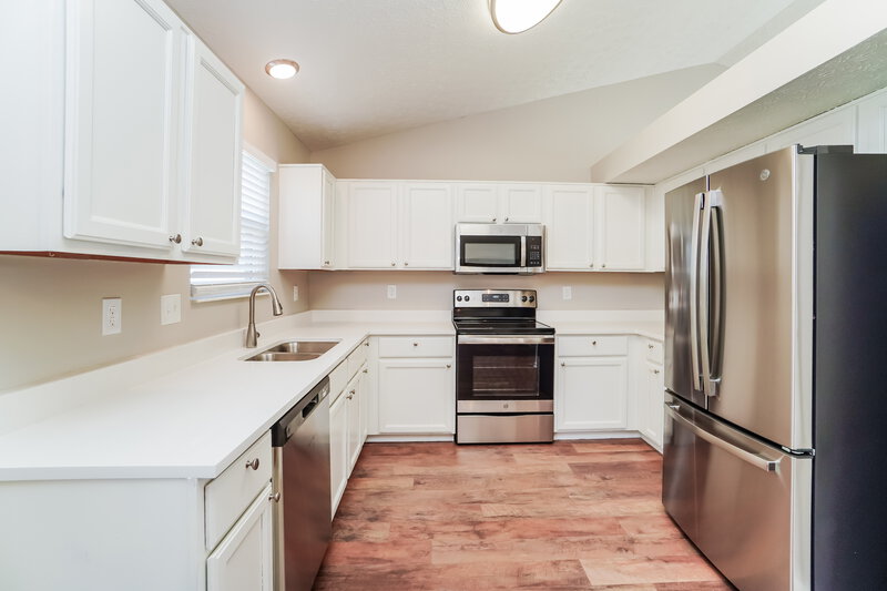 3,630/Mo, 5664 Dashshund Ct Columbus, OH 43232 Kitchen View 2