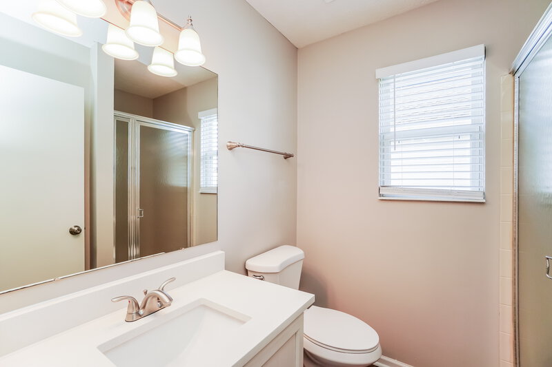 3,630/Mo, 5664 Dashshund Ct Columbus, OH 43232 Main Bathroom View