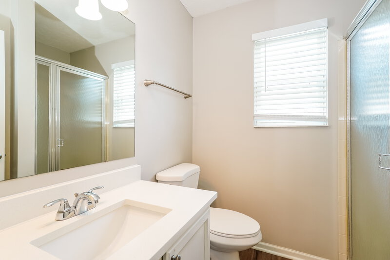 2,395/Mo, 5664 Dashshund Ct Columbus, OH 43232 Main Bathroom View