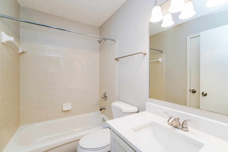 3,630/Mo, 5664 Dashshund Ct Columbus, OH 43232 Bathroom View