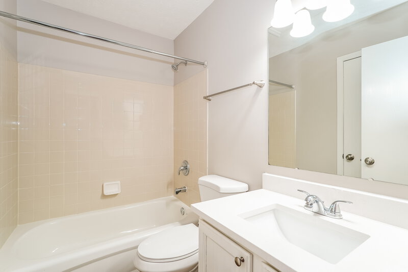 2,395/Mo, 5664 Dashshund Ct Columbus, OH 43232 Bathroom View