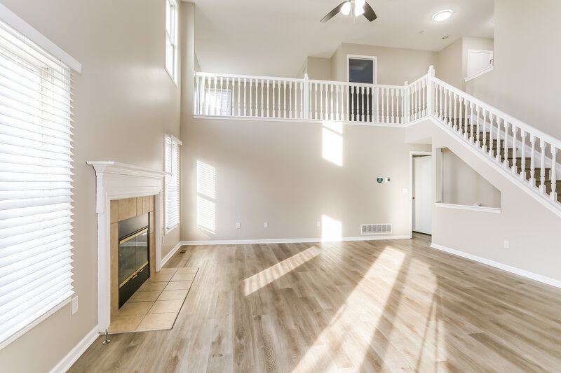 2,355/Mo, 467 Wheatfield Dr Delaware, OH 43015 Living Room View 2