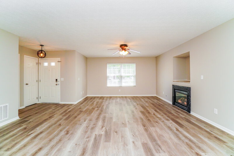2,425/Mo, 4252 Shortleaf Ln Grove City, OH 43123 Living Room View 2
