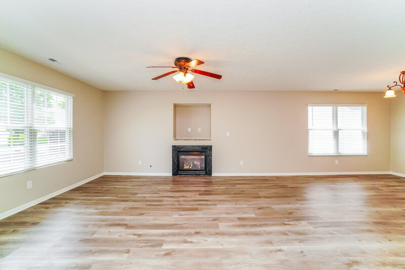 2,425/Mo, 4252 Shortleaf Ln Grove City, OH 43123 Living Room View 3