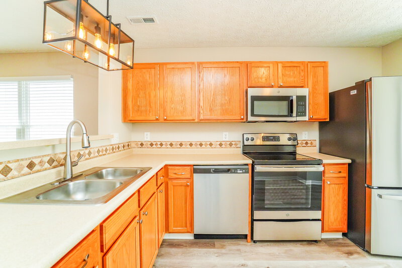 2,425/Mo, 4252 Shortleaf Ln Grove City, OH 43123 Kitchen View 2