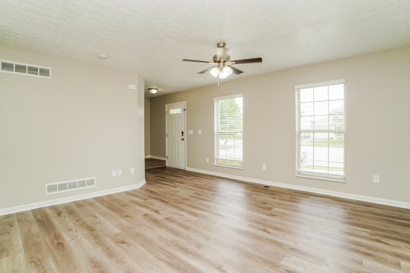 1,845/Mo, 5911 Ocala Ct Galloway, OH 43119 Living Room View 3