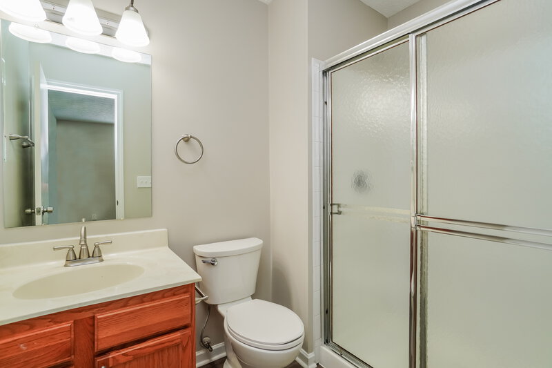 1,845/Mo, 5911 Ocala Ct Galloway, OH 43119 Main Bathroom View