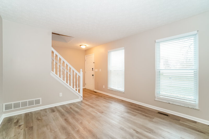 2,240/Mo, 8435 Priestley Dr Reynoldsburg, OH 43068 Living Room View 2