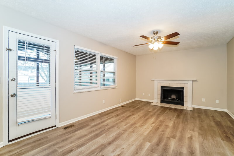 2,240/Mo, 8435 Priestley Dr Reynoldsburg, OH 43068 Family Room View 2