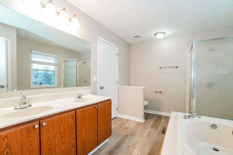2,240/Mo, 8435 Priestley Dr Reynoldsburg, OH 43068 Main Bathroom View