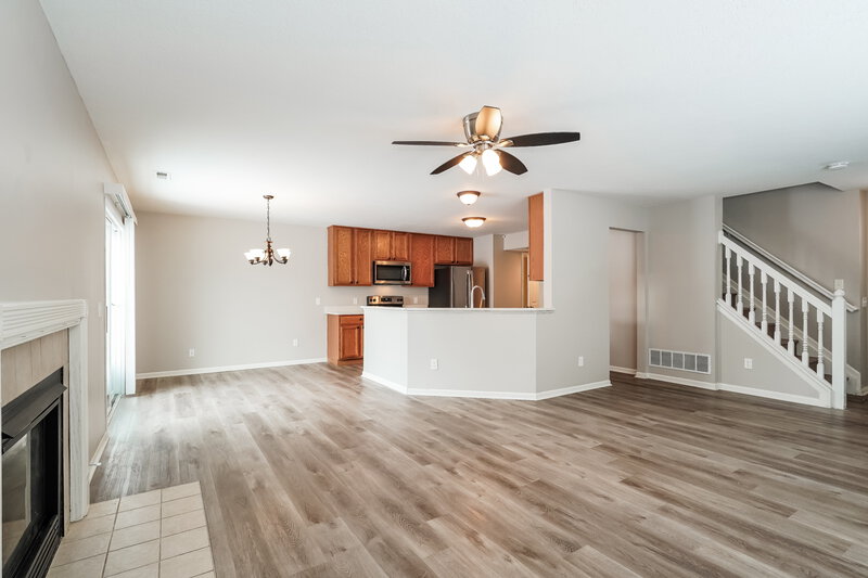 2,205/Mo, 5754 Wooden Plank Rd Hilliard, OH 43026 Living Room View 2