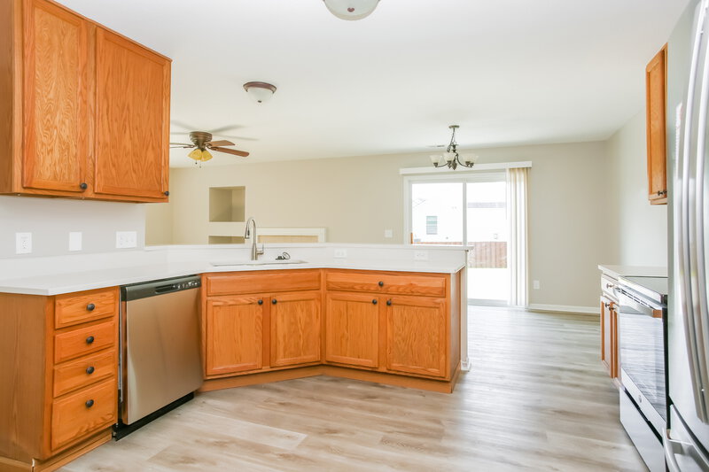 2,380/Mo, 5754 Wooden Plank Rd Hilliard, OH 43026 Kitchen View 2