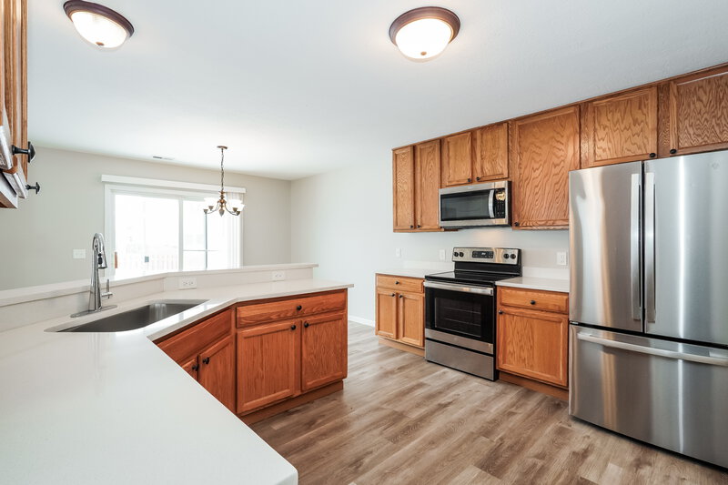 2,205/Mo, 5754 Wooden Plank Rd Hilliard, OH 43026 Kitchen View