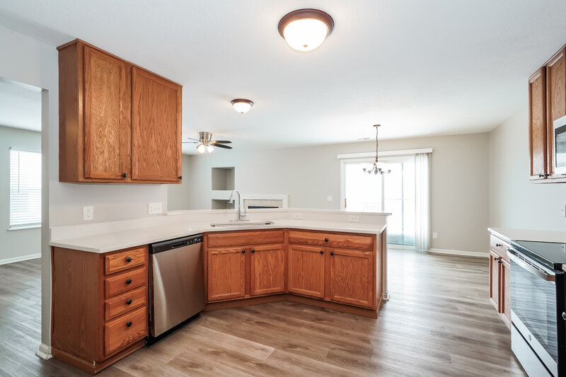 2,205/Mo, 5754 Wooden Plank Rd Hilliard, OH 43026 Kitchen View 3