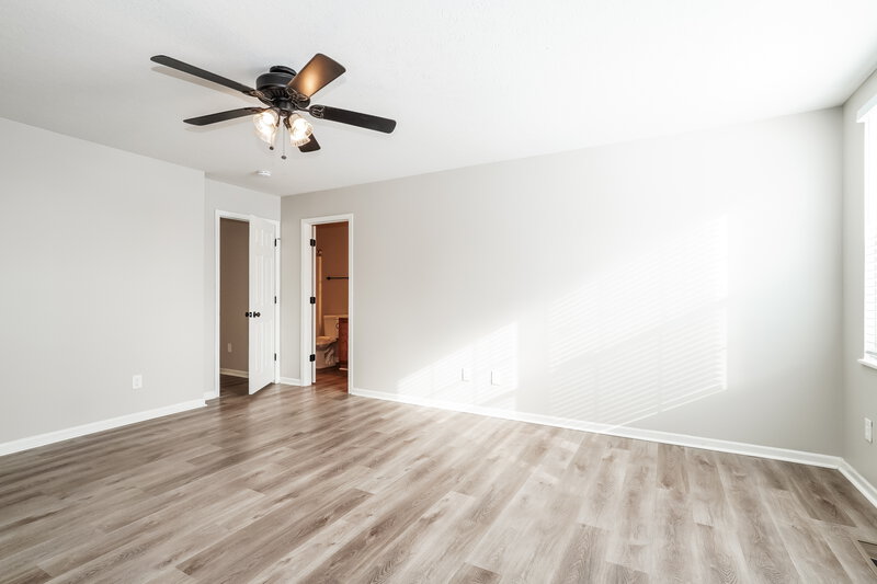 2,205/Mo, 5754 Wooden Plank Rd Hilliard, OH 43026 Main Bedroom View 2