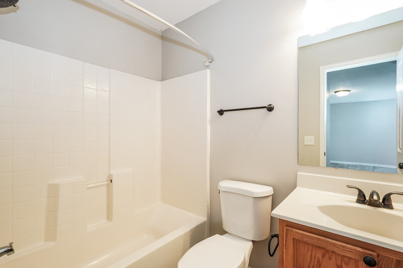 2,205/Mo, 5754 Wooden Plank Rd Hilliard, OH 43026 Bathroom View