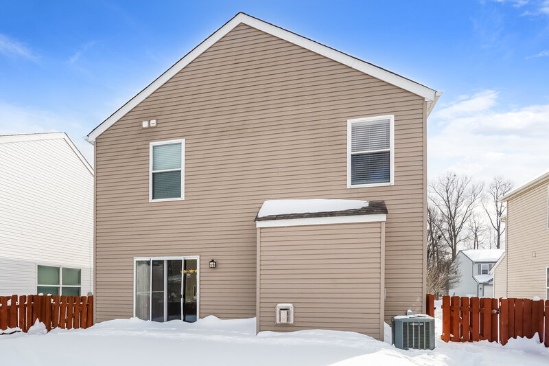 2,205/Mo, 5754 Wooden Plank Rd Hilliard, OH 43026 Rear View