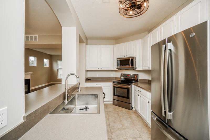 2,545/Mo, 200 Lamplight Ct. Delaware, OH 43015 Kitchen View