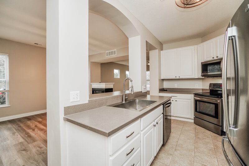 2,545/Mo, 200 Lamplight Ct. Delaware, OH 43015 Kitchen View 2