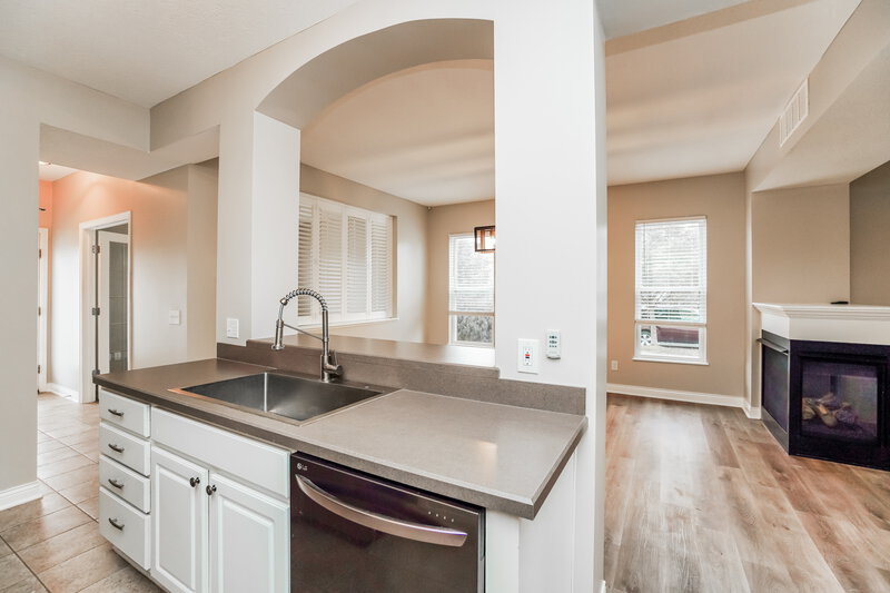 2,545/Mo, 200 Lamplight Ct. Delaware, OH 43015 Kitchen View 3