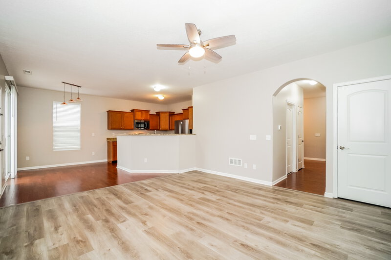 2,390/Mo, 5852 Trail Creek Dr Dublin, OH 43016 Living Room View 2