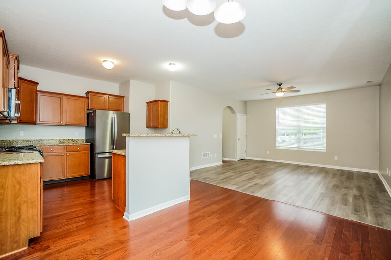 2,390/Mo, 5852 Trail Creek Dr Dublin, OH 43016 Dining Room View 2
