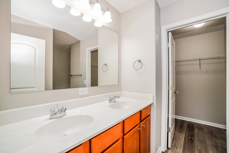 2,390/Mo, 5852 Trail Creek Dr Dublin, OH 43016 Main Bathroom View