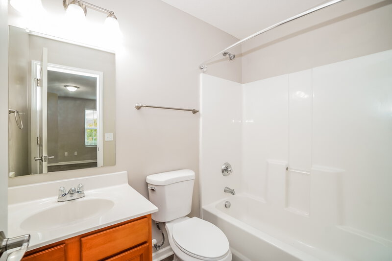 2,390/Mo, 5852 Trail Creek Dr Dublin, OH 43016 Bathroom View