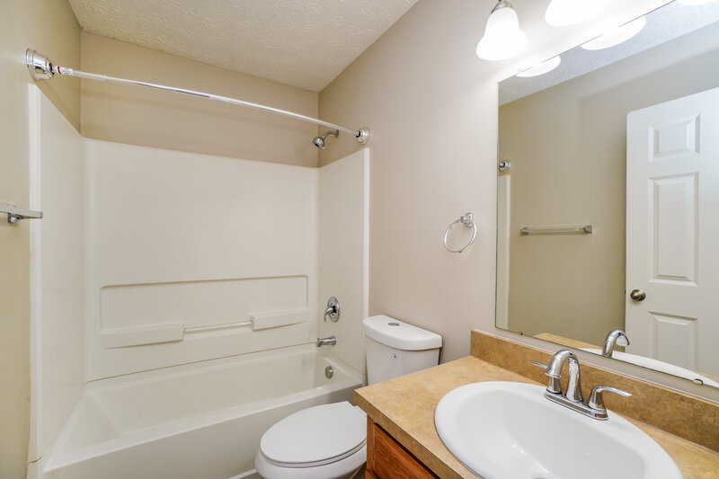 2,145/Mo, 3902 Genteel Dr Grove City, OH 43123 Bathroom View